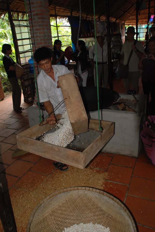 makingpoppingrice2.jpg