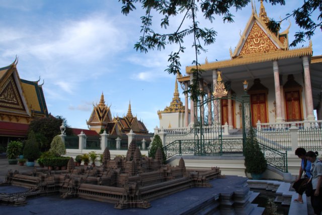 scalemodelofangkorcomplex.jpg