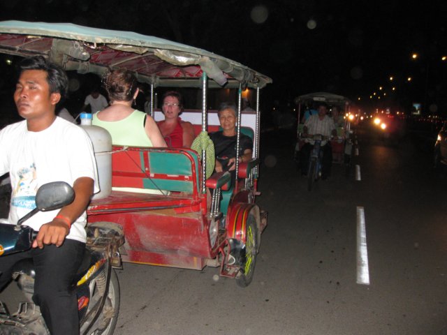 tuktuktodinner.jpg