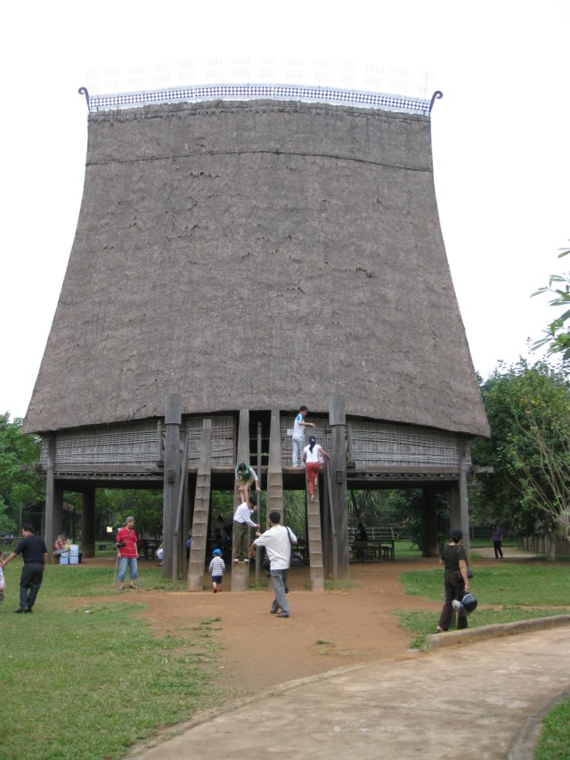 traditionalstiltvietnamesehouse.jpg