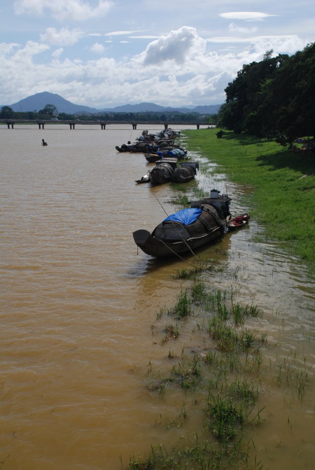 boatsontheperfumeriver.jpg