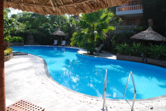 thehotelpeanutpool.jpg